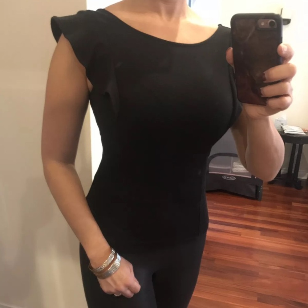 2/$20 Black flutter sleeve top xs